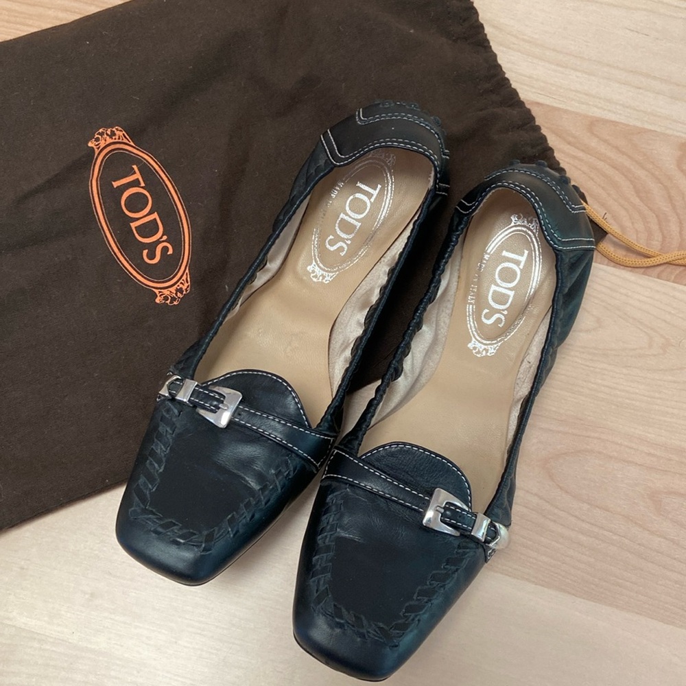 Tod’s classic black Italian leather & chrome ballet flats driving shoes size 8